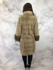 Греческая шуба в цвете Пастель с Куницей н манжетах